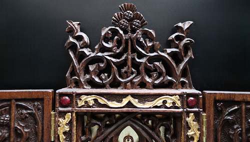 Thistle Crown Detail