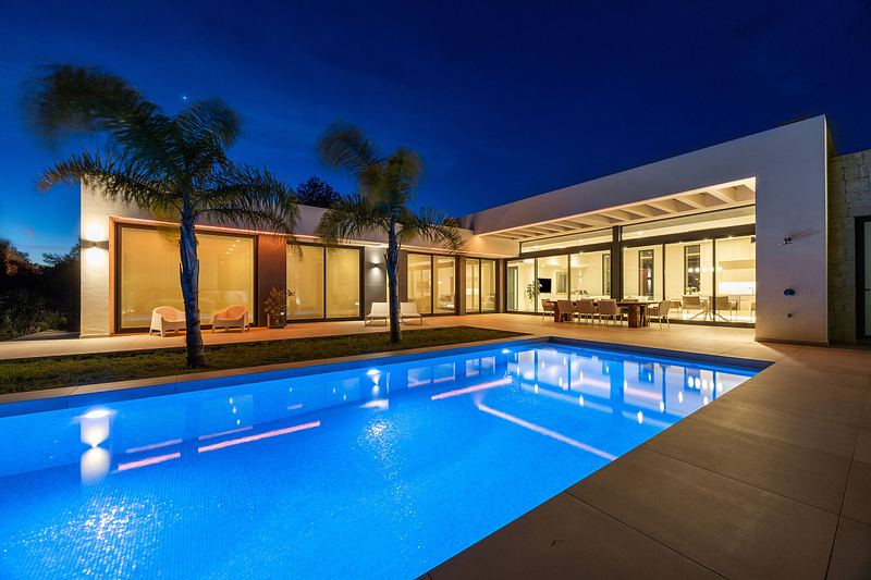 One Property, One Shoot™ – Why Multi-Agent Listings Need One Professional Marketing set.