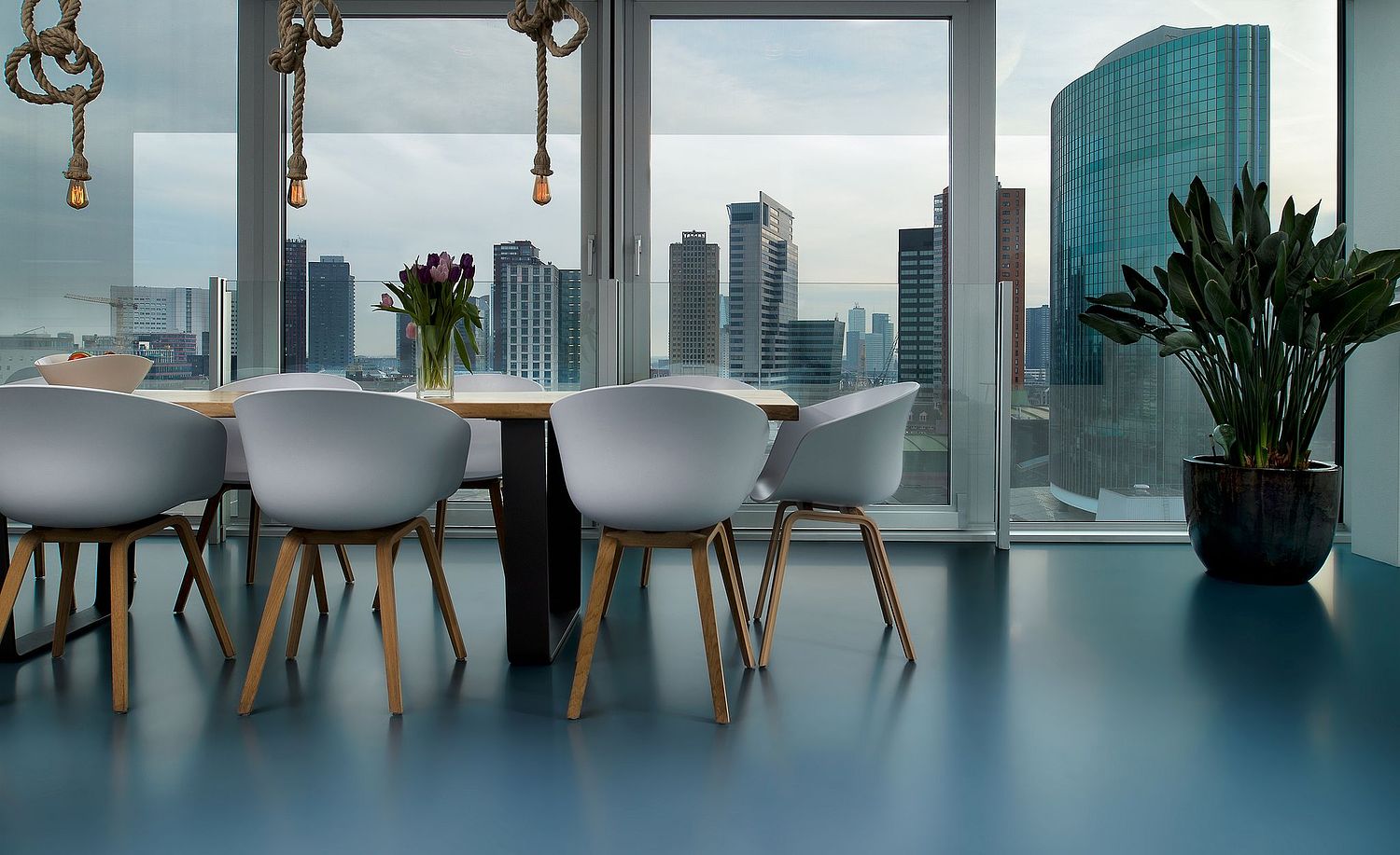 Timmerhuis in skyline view of Rotterdam city architectenbureau OMA