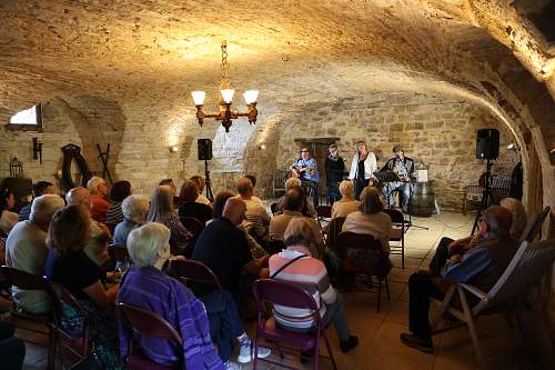 Concert et événement dans la salle voûtée du Château de Saint-Chamarand, Lot
