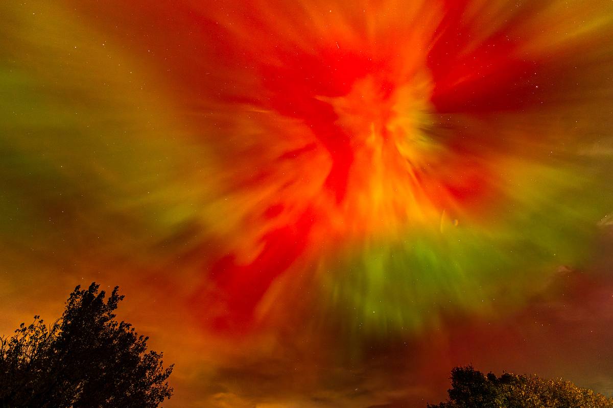 Aurora Borealis Overhead During Solar Storm &ndash; Northern Lights