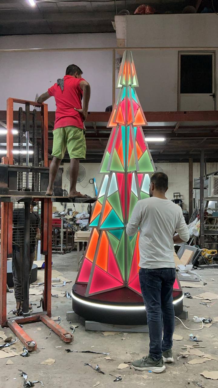 fabrication process contemporary christmas sculpture luxury hotel