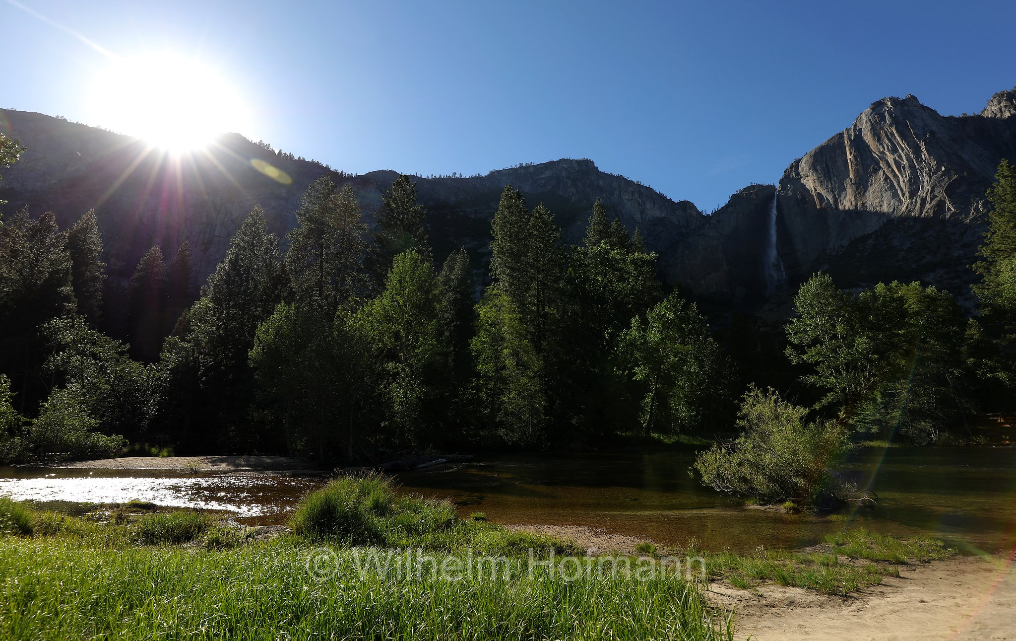 Yosemite Falls, Merced River, Yosemite Valley, Yosemite National Park, Yosemite-Nationalpark, Parco nazionale di Yosemite, Kalifornien, California, USA