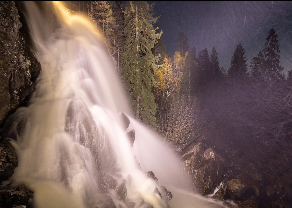 Elg&aring;foss i &Oslash;stfold fotografert av Trond Johansen, naturfotograf fra Sarpsborg