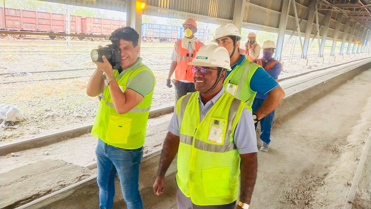 Capturing the train who transport the goods