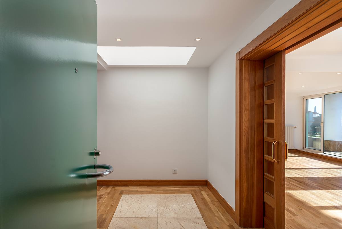 Fotografia imobili&aacute;ria de apartamento T4 no Belas Clube de Camp