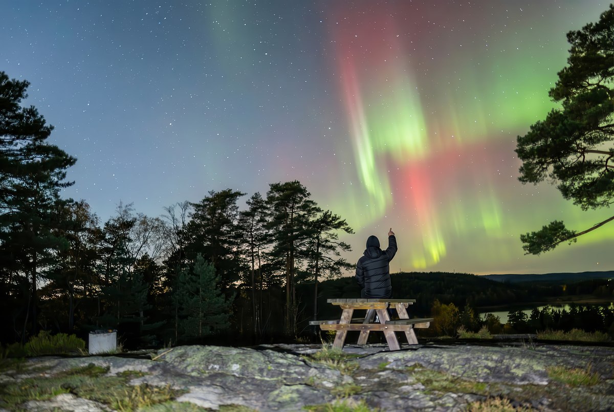 Trond Johansen fotograferer nordlys ved Tunevannet i Sarpsborg, &Oslash;stfold