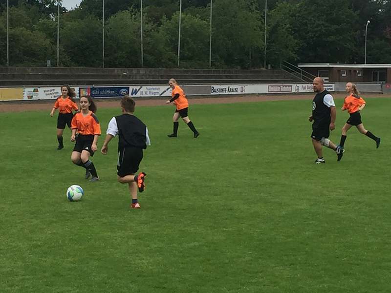 Begeisterndes Freundschaftsspiel nach dem Restart gegen C-Mädchen der ISV