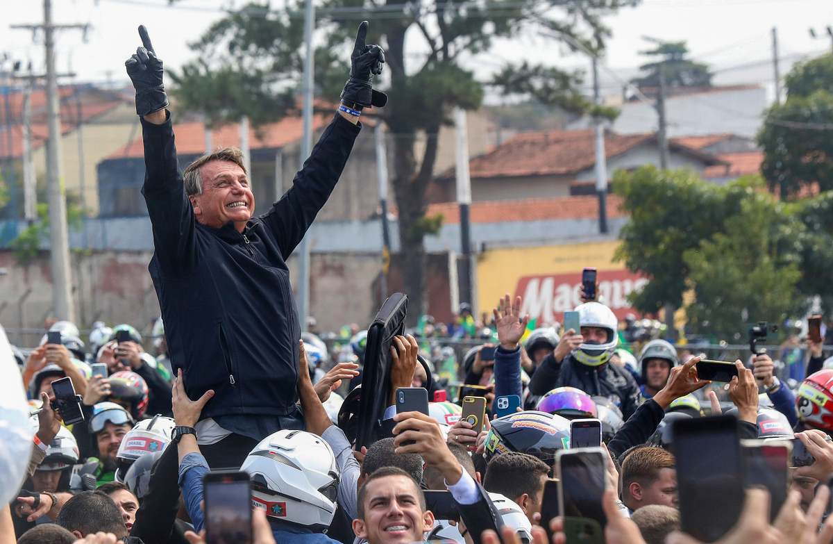Bolsonaro Leads Motorcade Rally Two Weeks Ahead of Elections