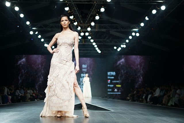 How to Become a Petite Model? 9 Top Tips for Success