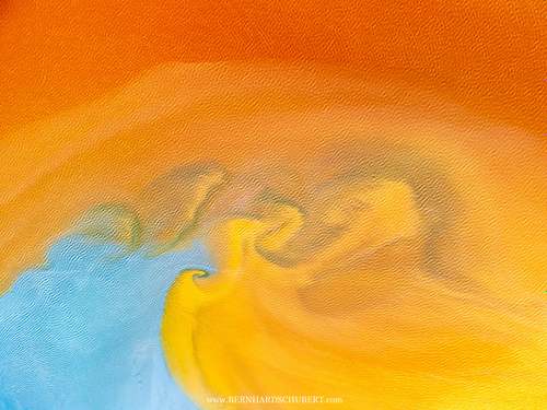 Blaue Welle trifft auf Orange
