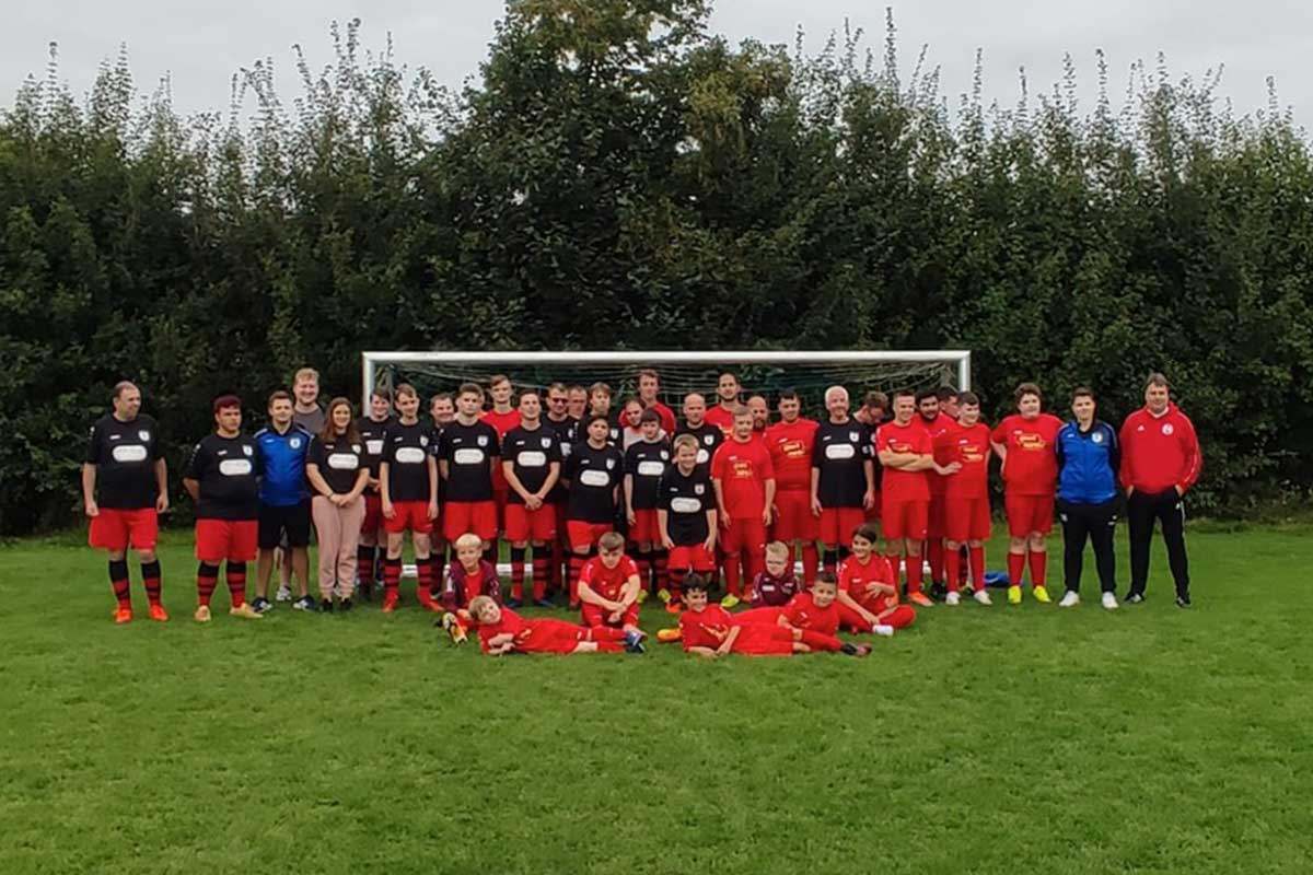 Freude auf ein Wiedersehen: Ibbenbürener Kickers und Papenburger Kickers