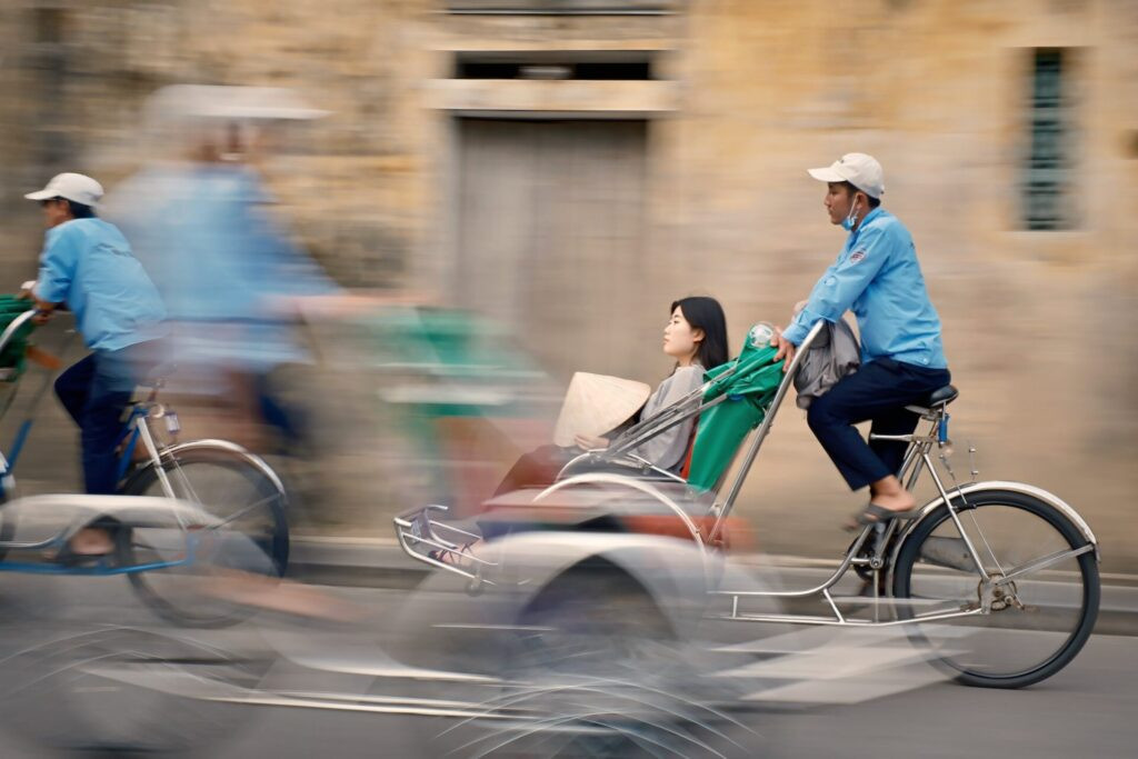 Example of introducing motion blur in street photography: the shutter speed I used in this image is 1/8s.