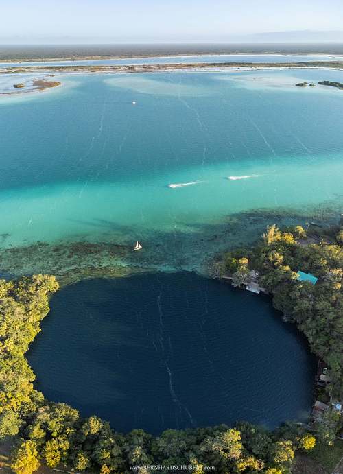 Cenote Negro in der Laguna de Bacalar