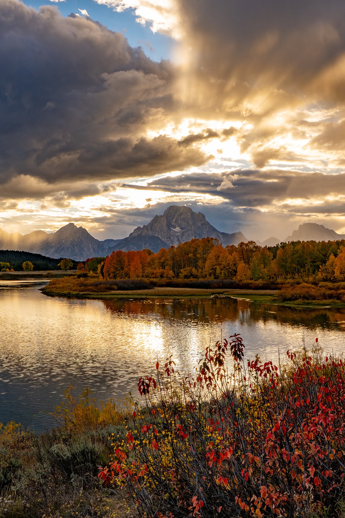 Mount-Moran-Fan-of-LIght