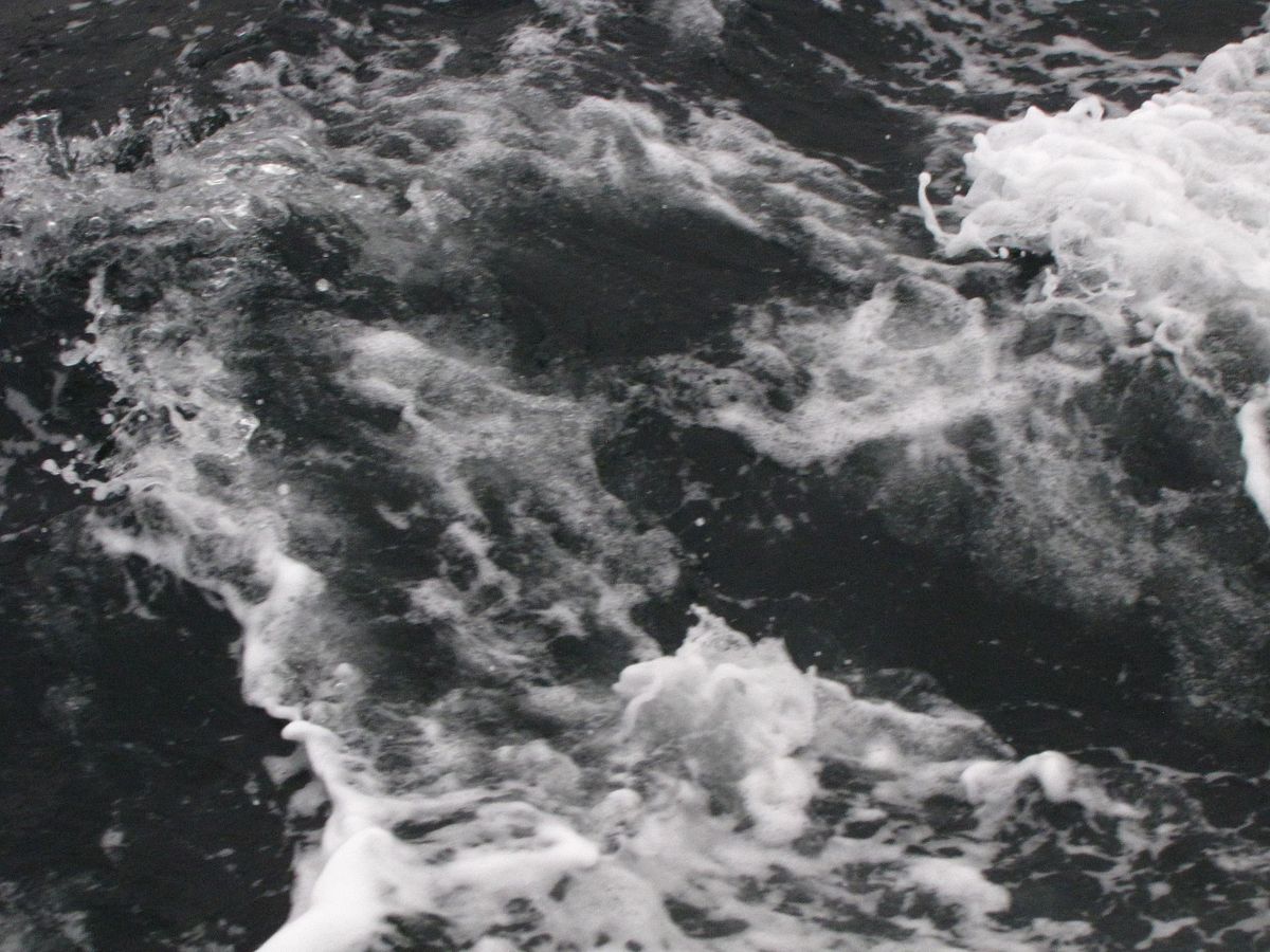 boat wake waves