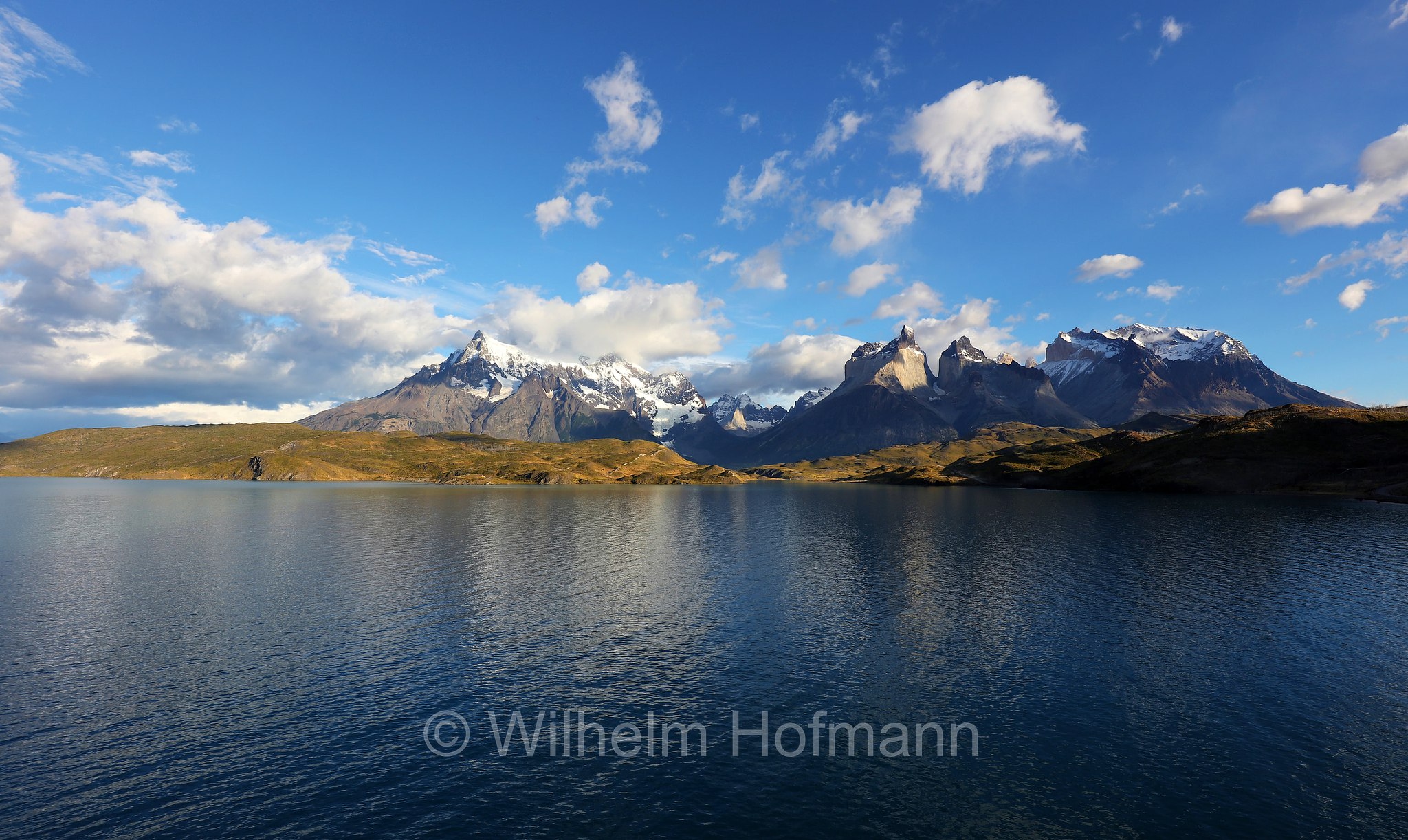 Lake Pehoé, Lago Pehoé, Cuernos del Paine, Torres del Paine National Park, Nationalpark Torres del Paine, Parco nazionale Torres del Paine﻿, Patagonia, Patagonien, Chile, Cile