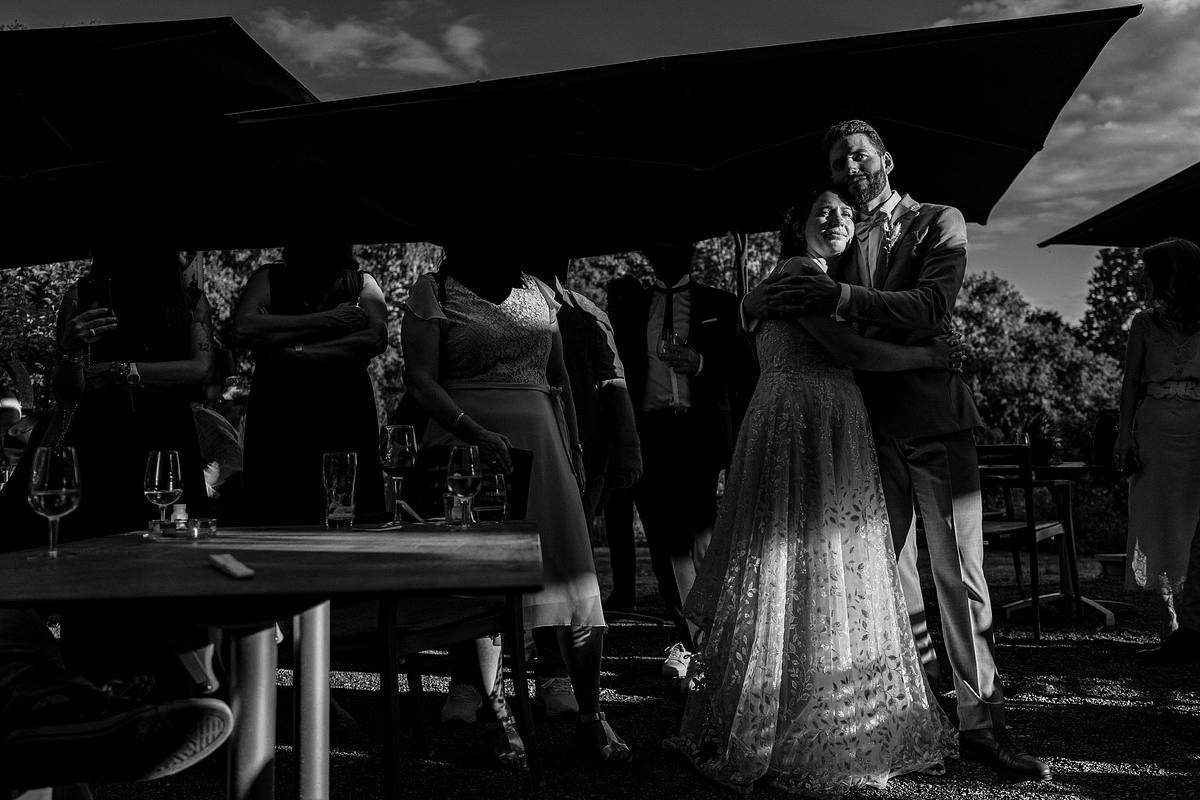 Transformer La Lumi&egrave;re En Emotion Dans Les Images De Mariage
