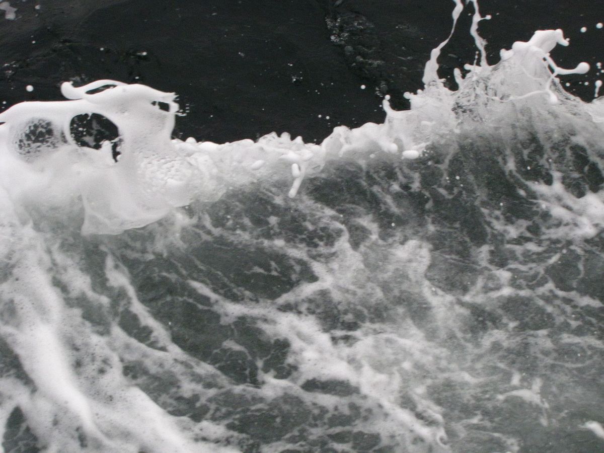 waves cresting