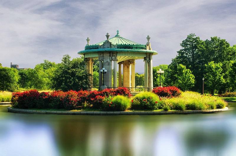 Forest Park St. Louis Photographer | Family, Engagement & Portrait Sessions