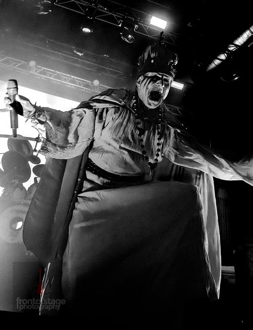 Die norwegische Black‑Metal‑Band Mayhem mit ihrer „Death Over Europe 2026“-Tour in Huxleys Neuer Welt in Berlin