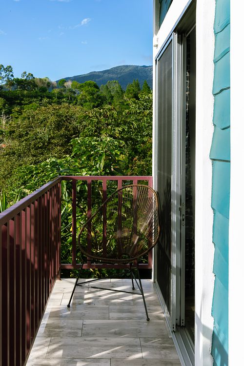 Vista del balcón de una cabaña en las montañas de Panamá