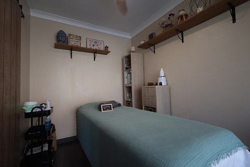 Cabine de soins dédiée aux massages bien-être à L’Atelier Beauté.