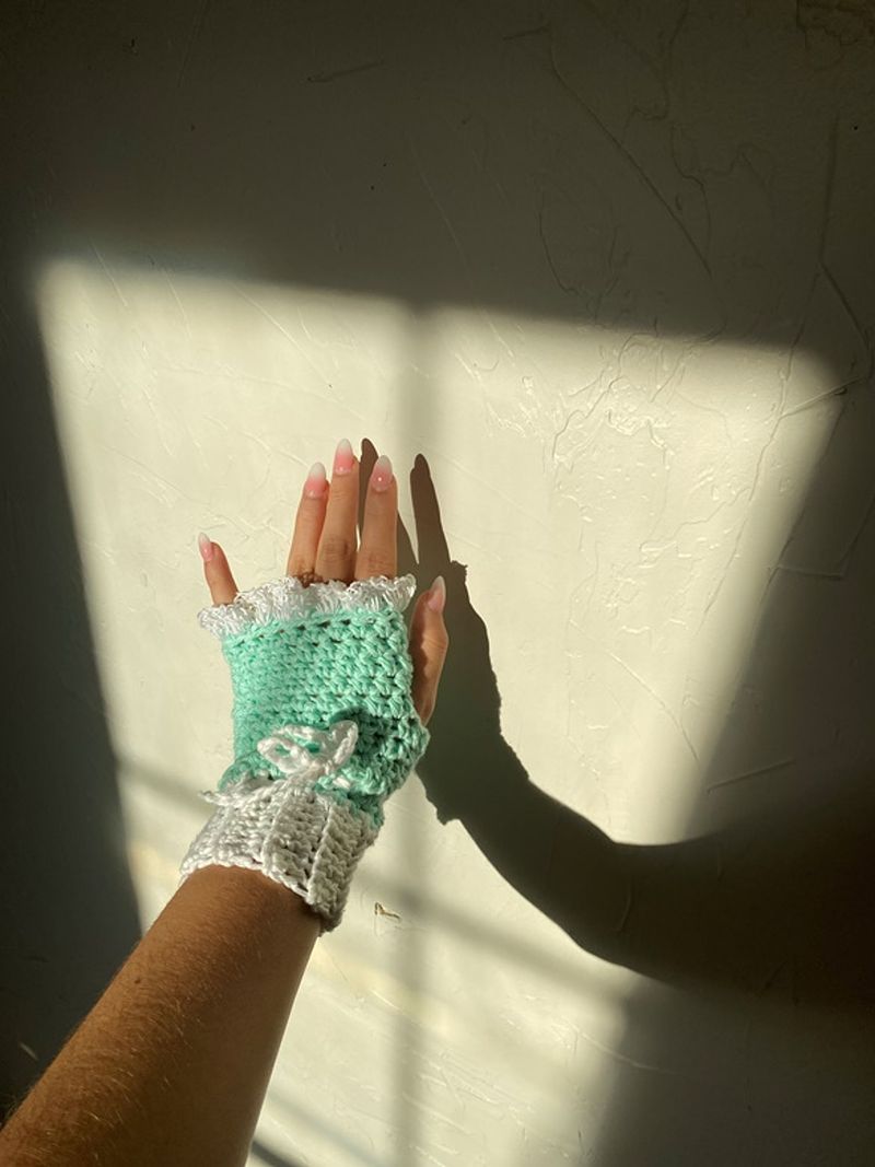 Delilah Fingerless Gloves~ Crochet PDF Pattern