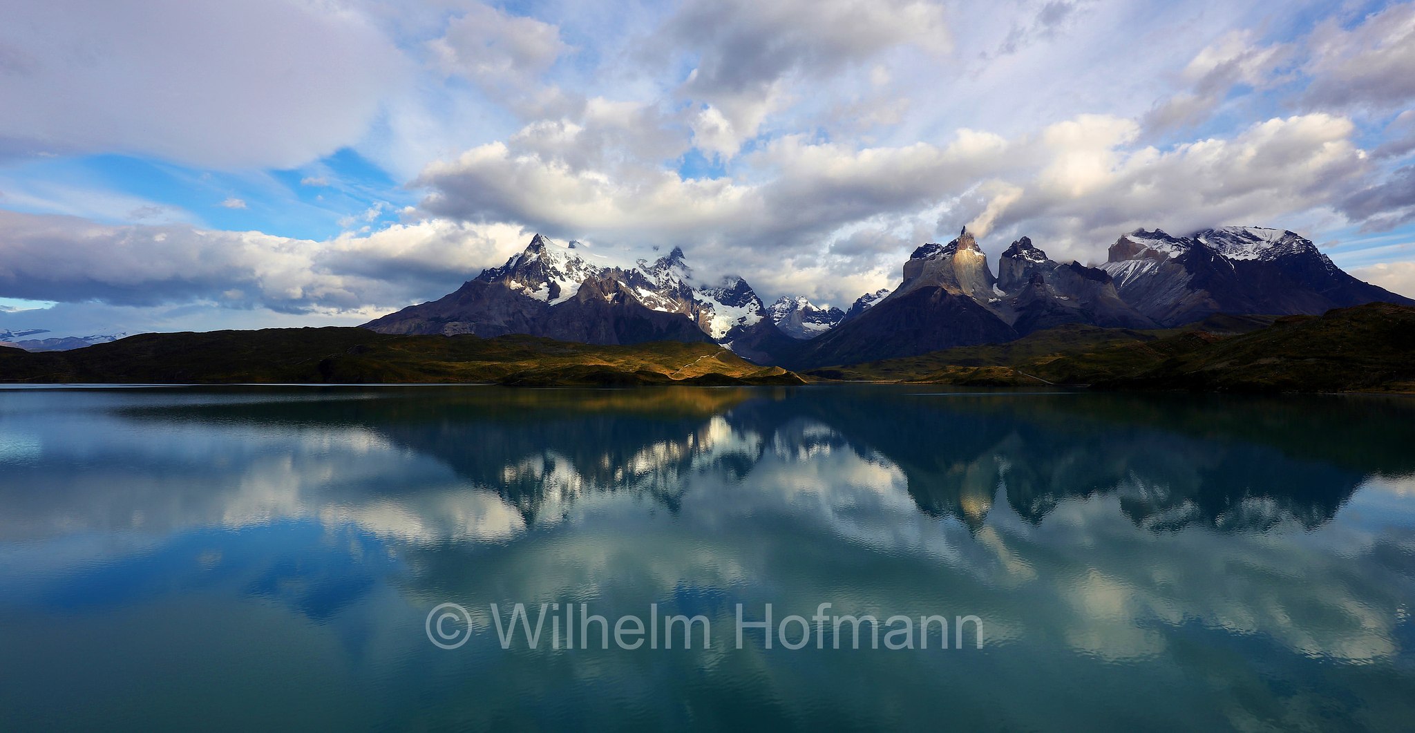 Lake Pehoé, Lago Pehoé, Cuernos del Paine, Torres del Paine National Park, Nationalpark Torres del Paine, Parco nazionale Torres del Paine﻿, Patagonia, Patagonien, Chile, Cile