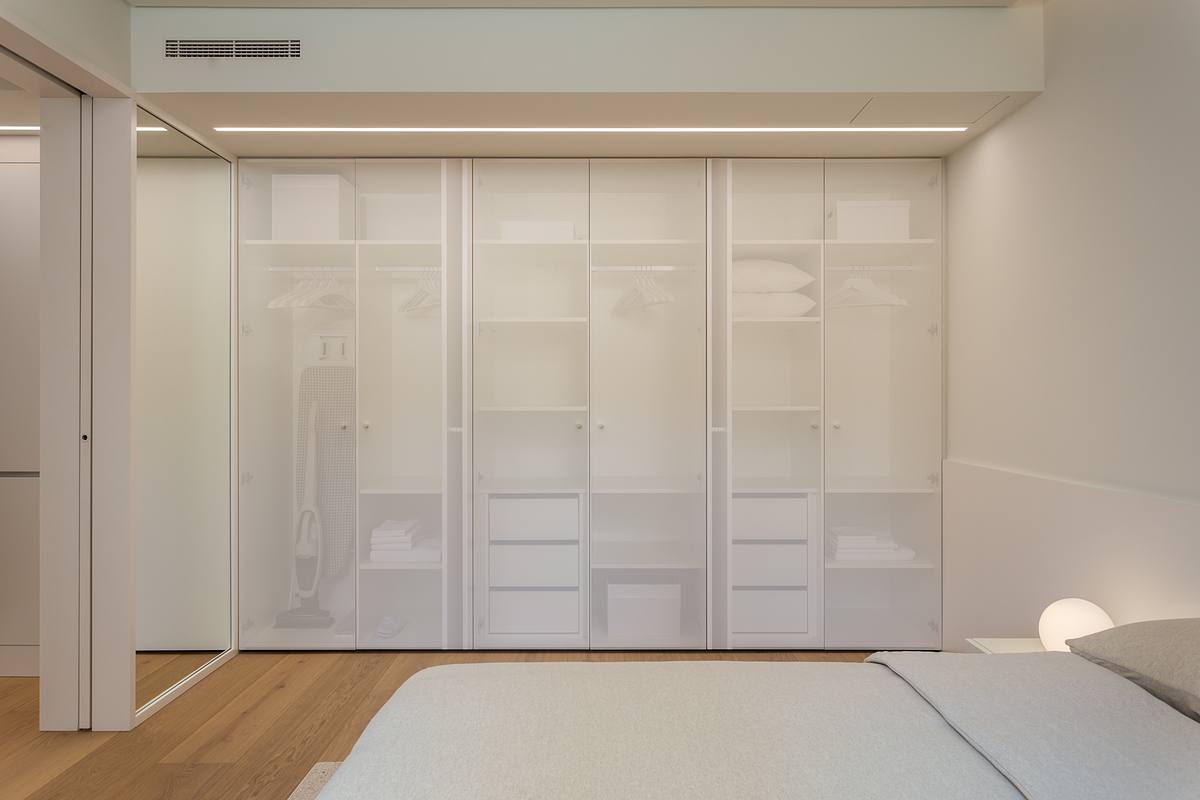 Fotografia de no Apartamento Reabilitado na Av. Roma, Lisboa, projeto do ATELI&Ecirc; 22.