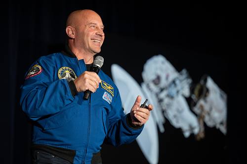 Keynotes & Panels