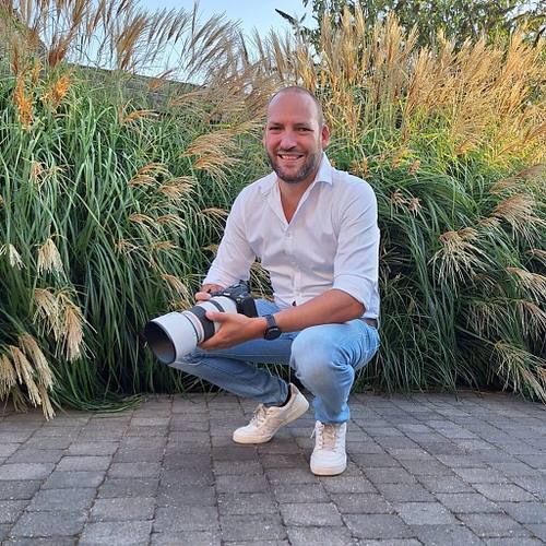 Ik geloof dat de mooiste foto's niet ontstaan door mensen perfect te positioneren.  Ze ontstaan wanneer iemand zichzelf kan zijn.