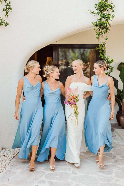 Laura and her bridesmaids before the ceremony