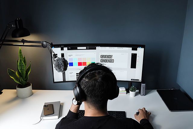 5 Best UX Portfolio Examples (with Tips to Build Yours)