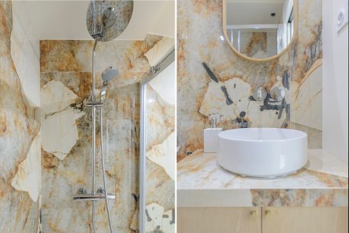 Diptyque photographique associant une douche en marbre à une vasque ronde blanche dans une salle de bains. Photographie par Nicolas Karadimos.