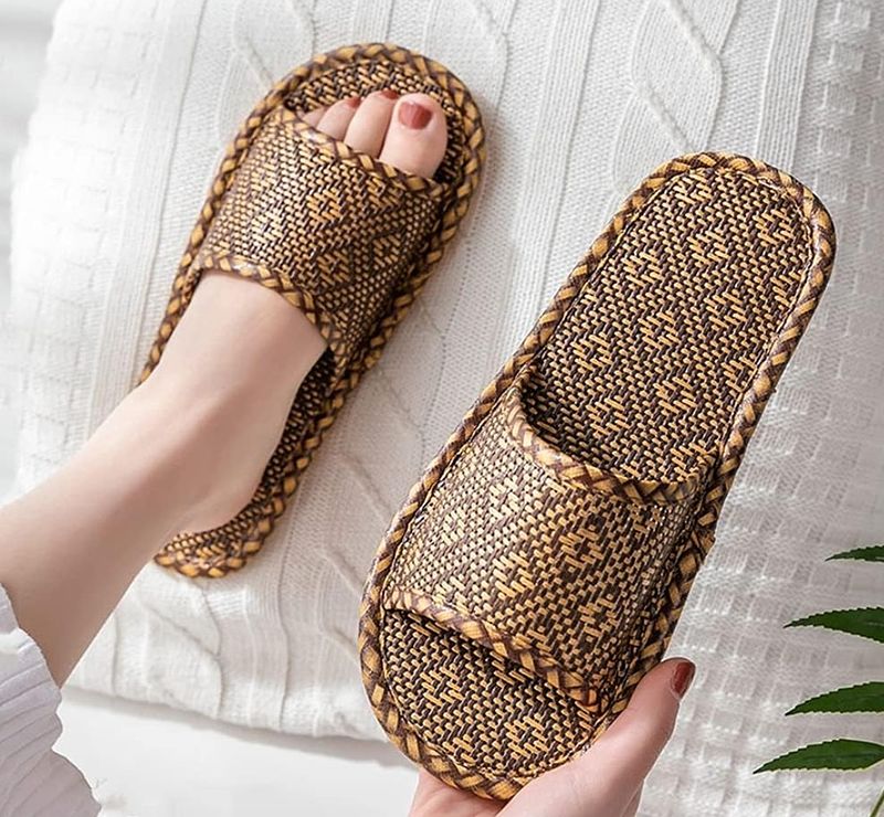 Light Straw Slippers