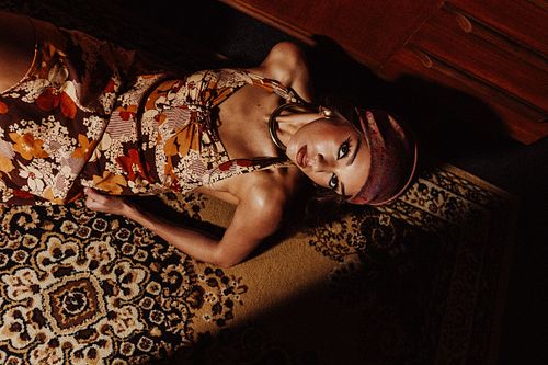 Creative portrait of model in artistic lighting, 70s fashion, editorial fashion by Mila Filippone.