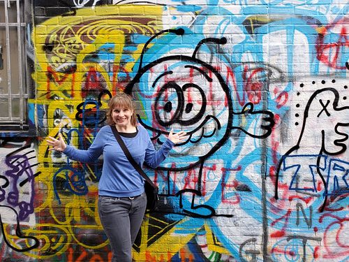 Hello, I am Susannah Edwards. A painter, illustrator, and art educator based in Herndon, Virginia.