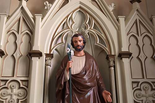 Beautiful statue of Saint Joseph in the side altar reredos