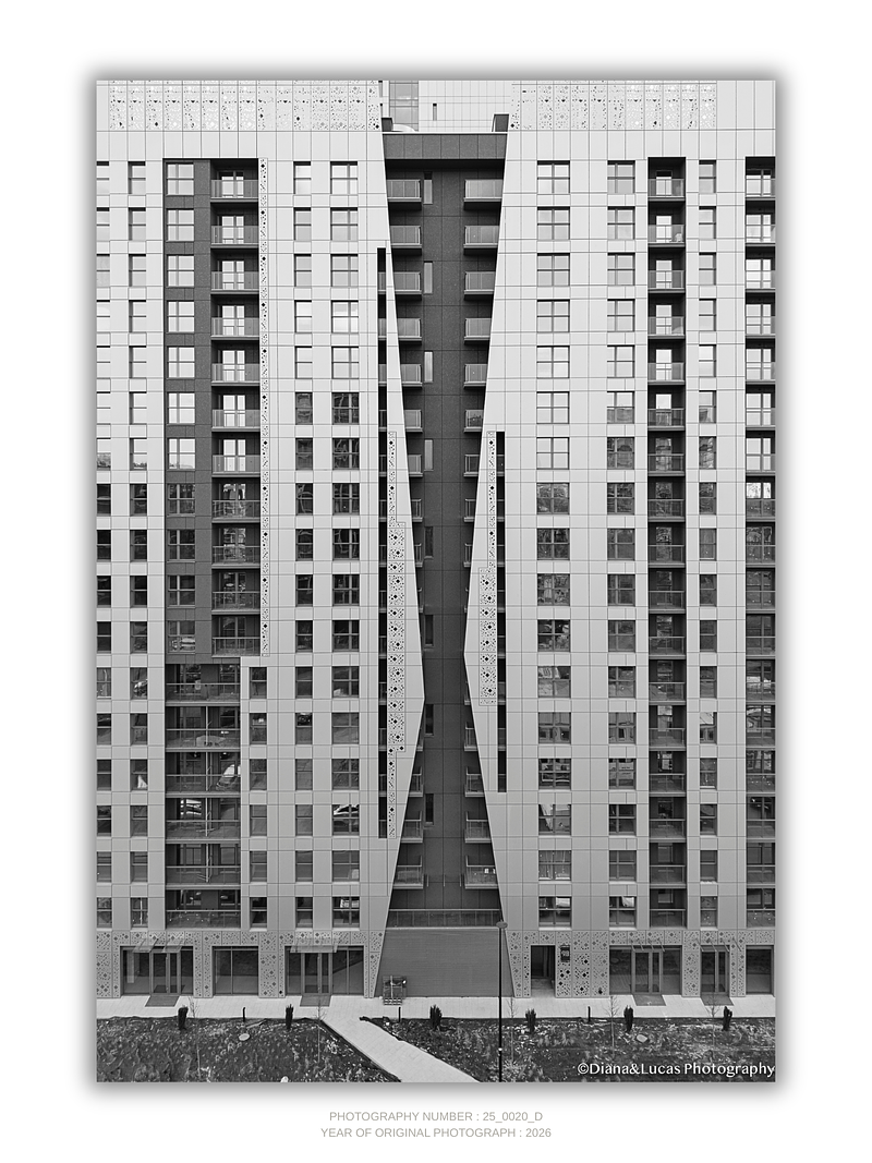 COLLECTION - URBAN GEOMETRY VERTICAL - "Divided Tower" - LIMITED EDITION 10 of 10