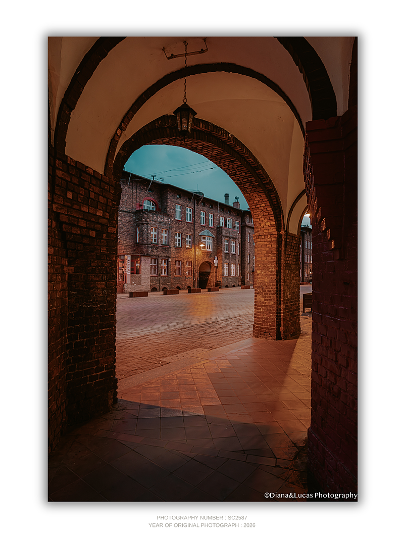 COLLECTION - URBAN GEOMETRY VERTICAL - "Through the Arch" - LIMITED EDITION 10 of 10