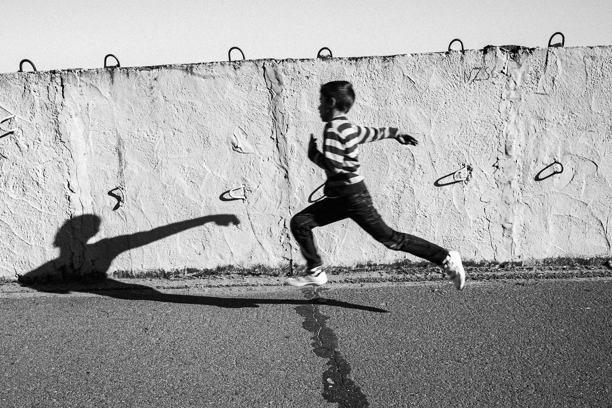 Capturing candid moments on wide lens – 28mm