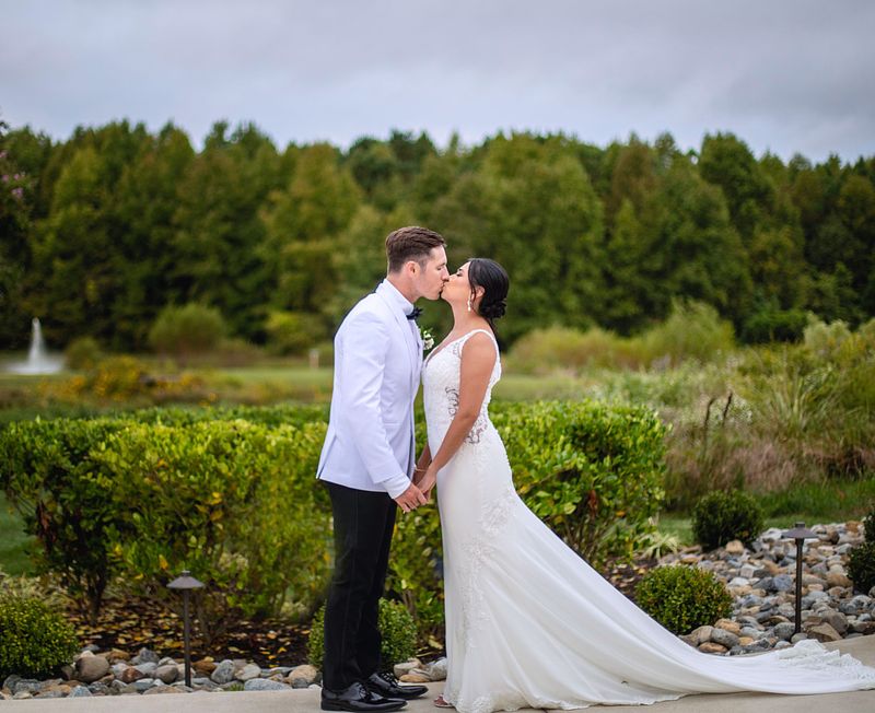 Light, Woods, and White Wood: A Photographer’s Guide to Kylan Barn Weddings