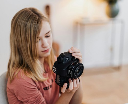 Hi, I'm Laura Lewis. A Portrait Photographer based in New York.