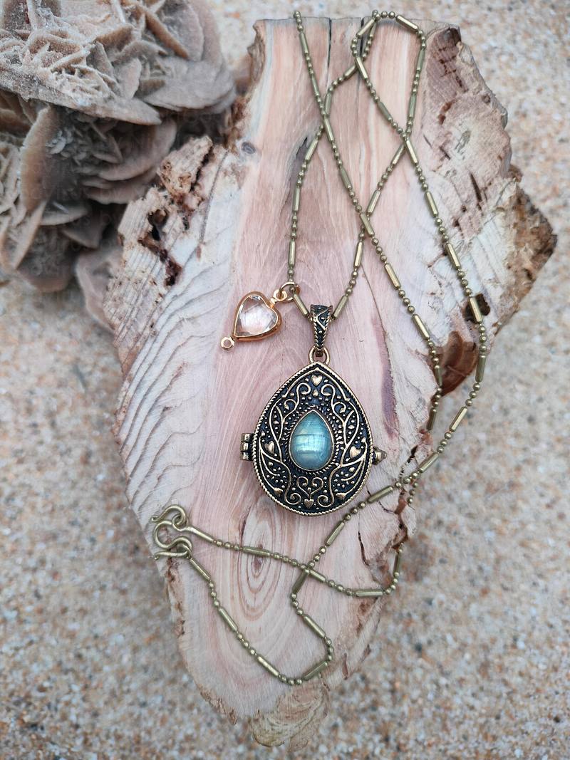 Labradorite mini box pendant necklace 3