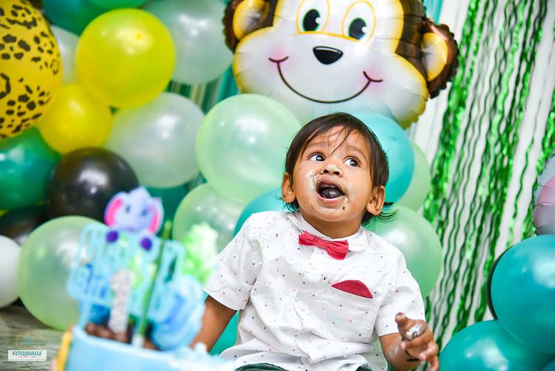 Krishiv's 1st B'day & cakesmash