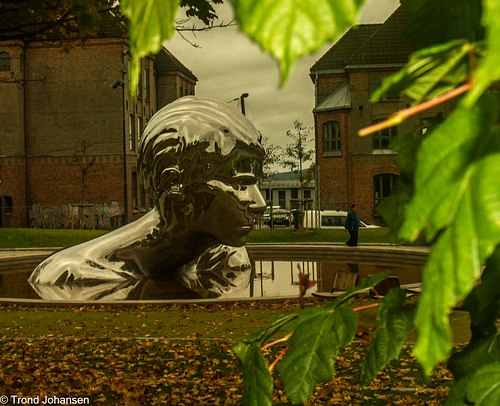 Genisis, Staue Sarpsborg Olav Den Hellige