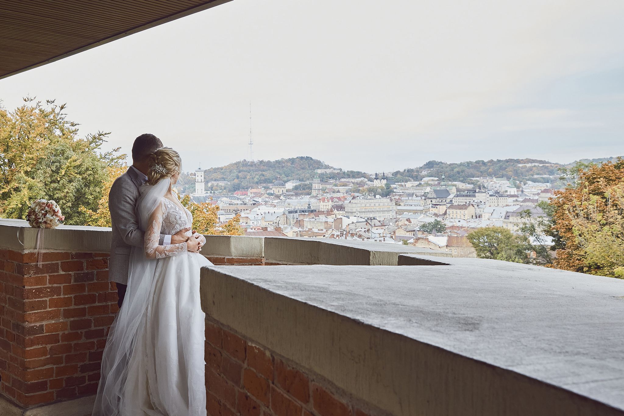 Bride and groom overlooking the city from Citadel Inn