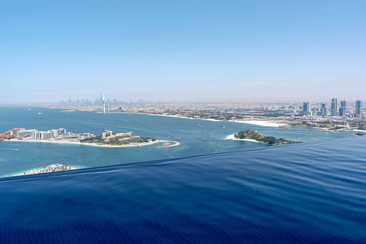 sky pool dubai palm luxury architecture photography