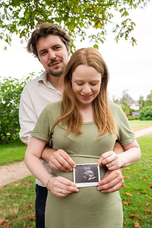 Intimer Moment beim Babybauchportrait